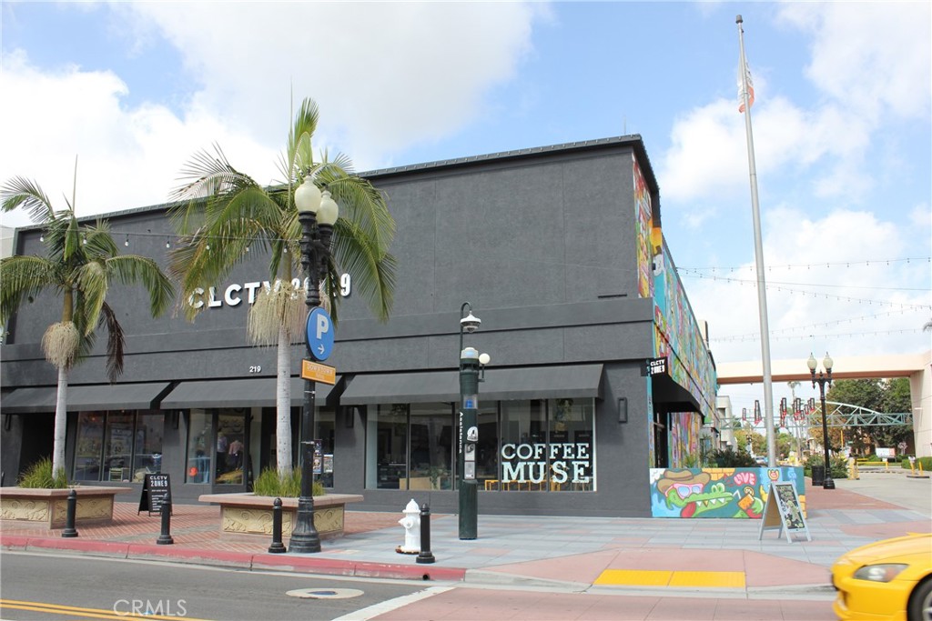 450 East 4th Street, Unit 221 Santa Ana, CA 92701 - Photo 43 of 43 a front view of a building with street