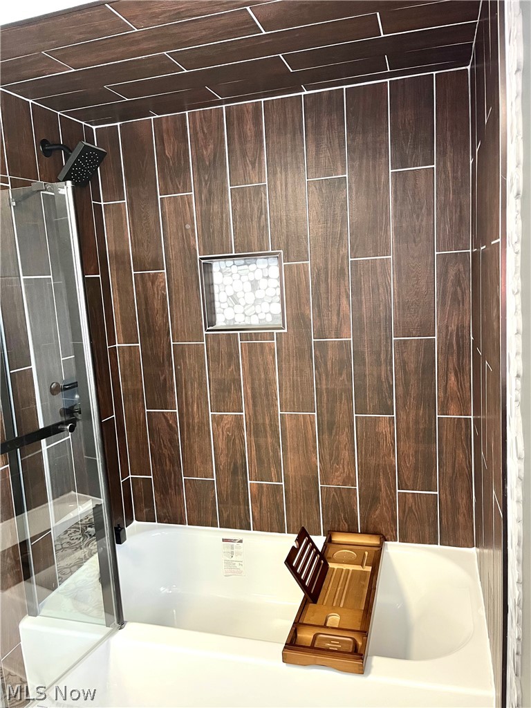 12972 Gilmore Road Southeast Port Washington, OH 43837 - Photo 23 of 50 Full bathroom with shower combination