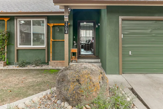 $450,000 | 1704 Woolston Way, Modesto, CA 95355