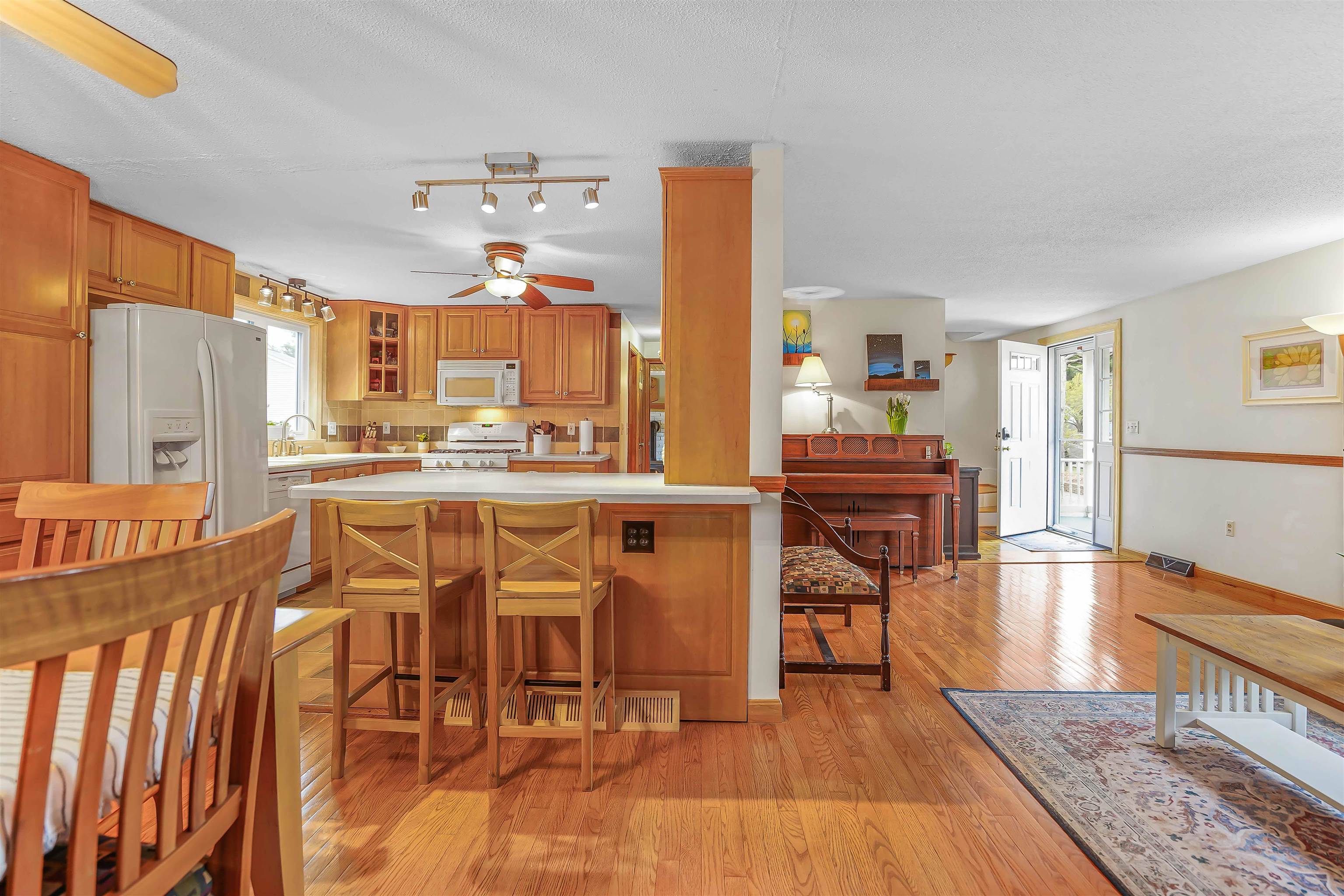 17 Dunloggin Road Nashua, NH 03063 - Photo 3 of 34 Gallery Image 3