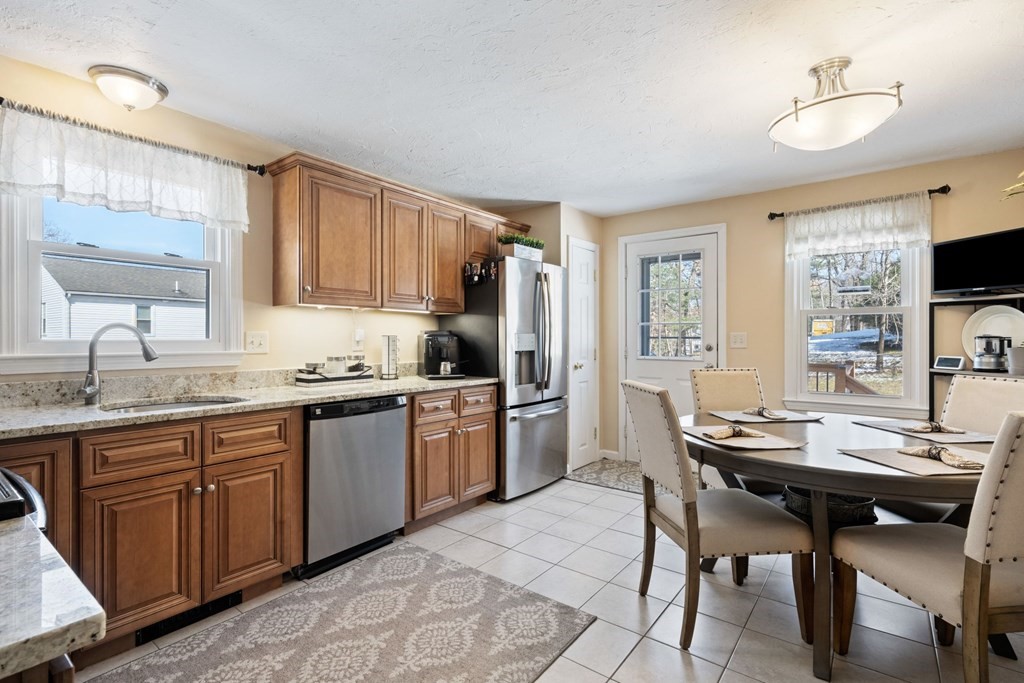 57 Indian Run Road, Unit 57 Bellingham, MA 02019 - Photo 10 of 37