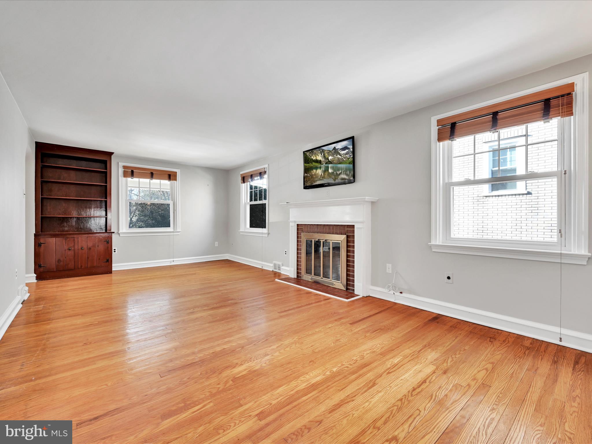 124 Sutton Road Ardmore, PA 19003 - Photo 7 of 35 Living Room