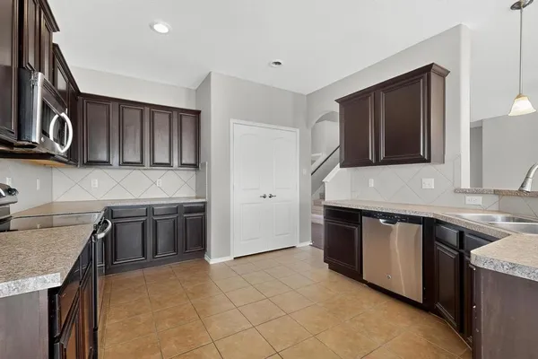 $315,000 | 228 Bob White Drive, Red Oak, TX 75154