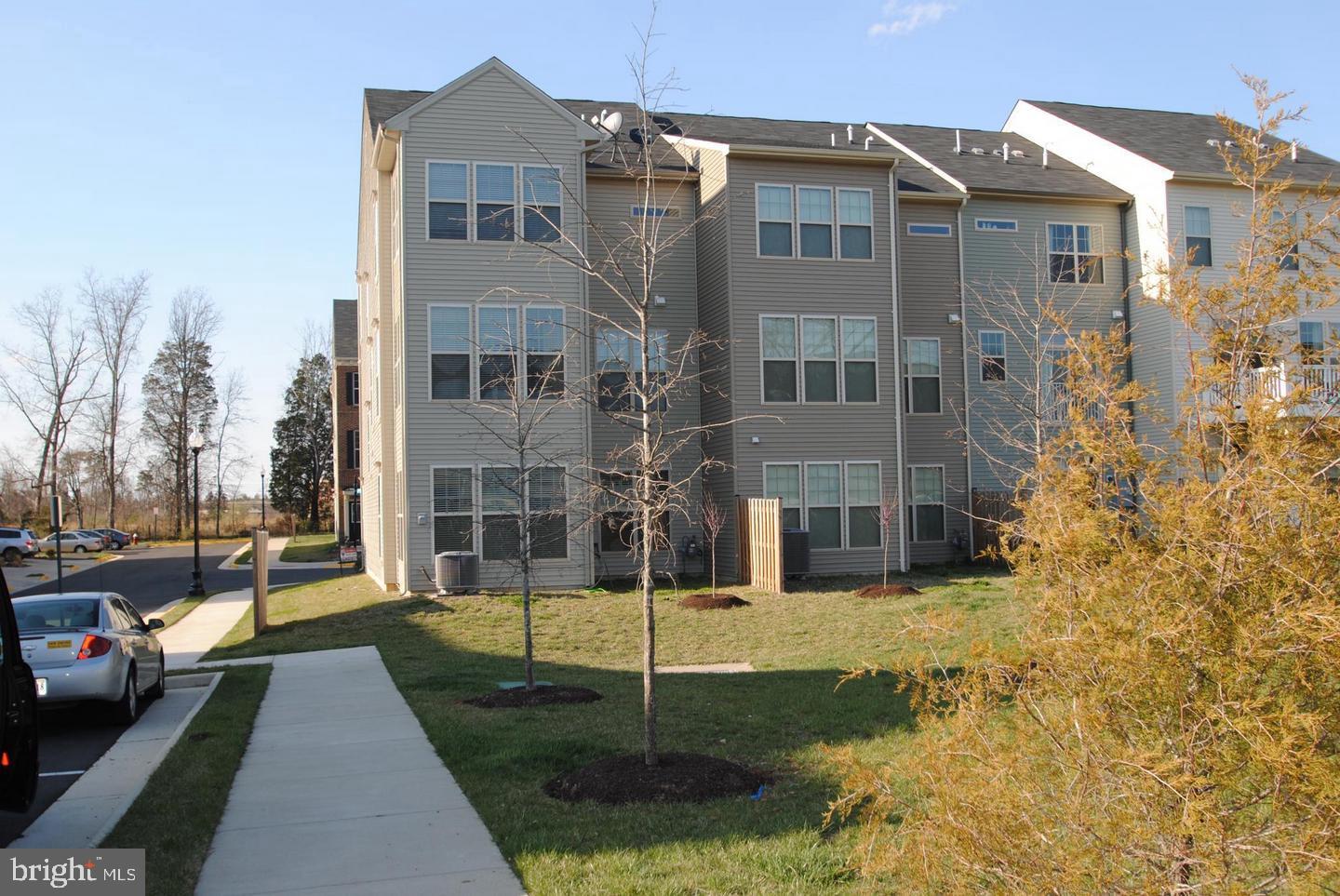 43345 Polenta Terrace Chantilly, VA 20152 - Photo 3 of 43 Three level extension with multi side windows