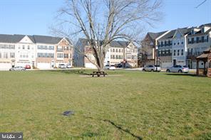 43345 Polenta Terrace Chantilly, VA 20152 - Photo 4 of 43 Backing to Common area Open Vista