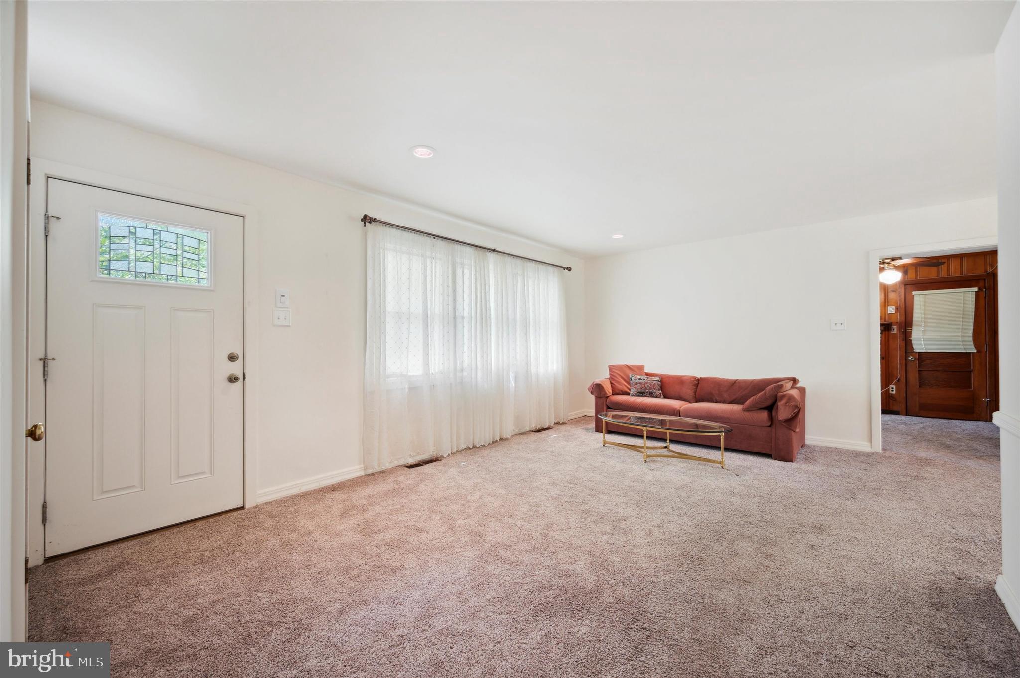 835 Llanfair Road Jenkintown, PA 19046 - Photo 4 of 34 Living Room