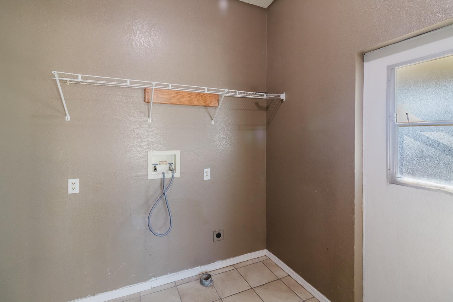 216 California Loop Sacramento, CA 95823 - Photo 27 of 42 a bathroom with a glass shower door
