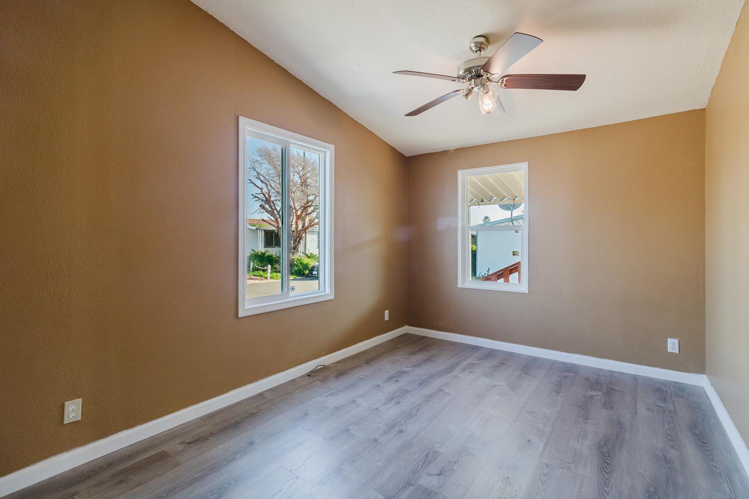 216 California Loop Sacramento, CA 95823 - Photo 35 of 42