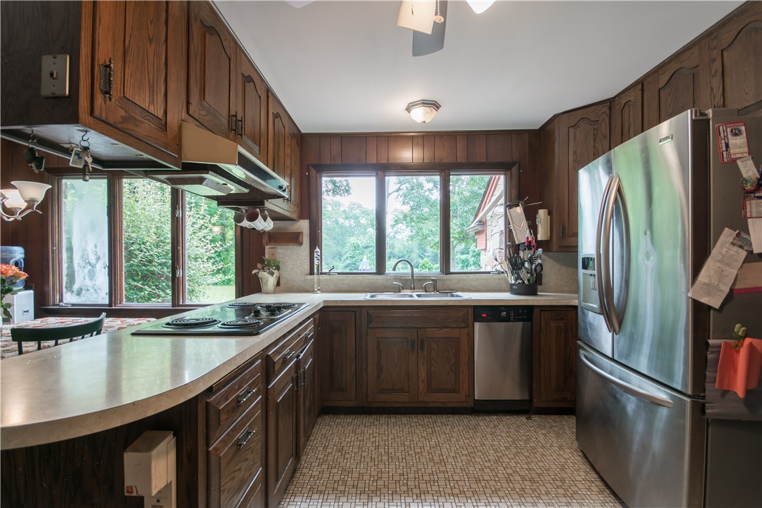 440 Asa Davol Road Tiverton, RI 02878 - Photo 11 of 40 Gallery Image 11