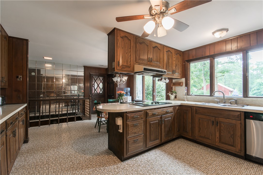 440 Asa Davol Road Tiverton, RI 02878 - Photo 8 of 40 Gallery Image 8