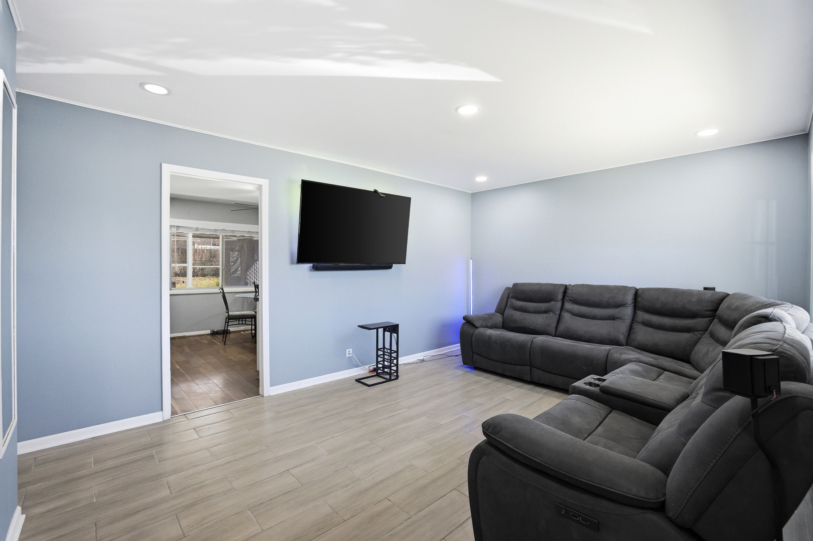 205 Villa Road Streamwood, IL 60107 - Photo 3 of 18