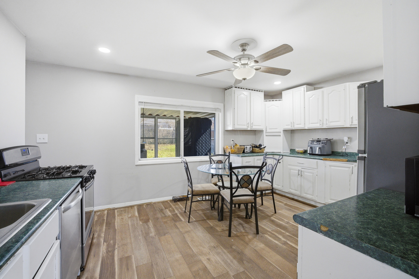 205 Villa Road Streamwood, IL 60107 - Photo 5 of 18