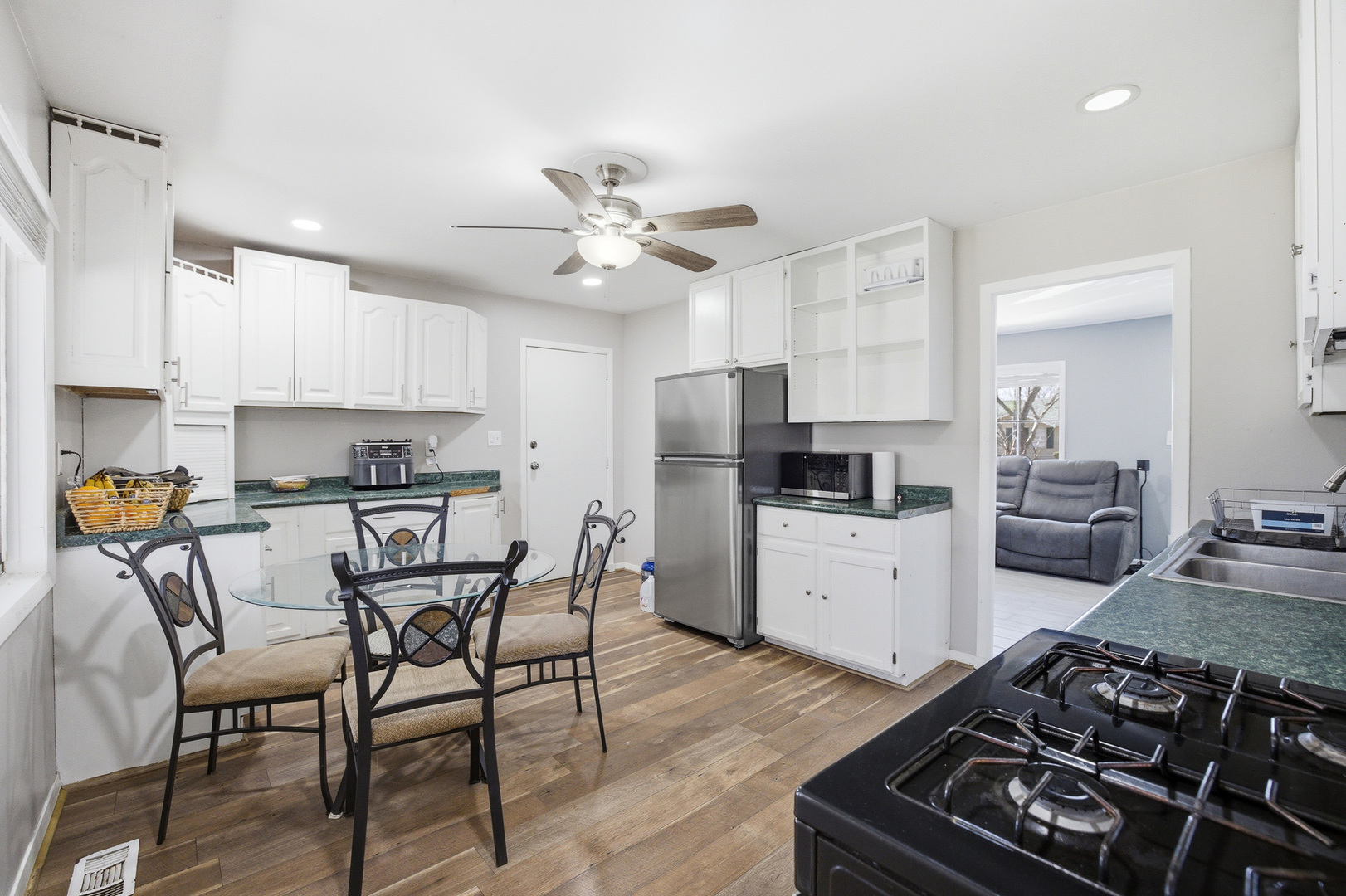 205 Villa Road Streamwood, IL 60107 - Photo 6 of 18