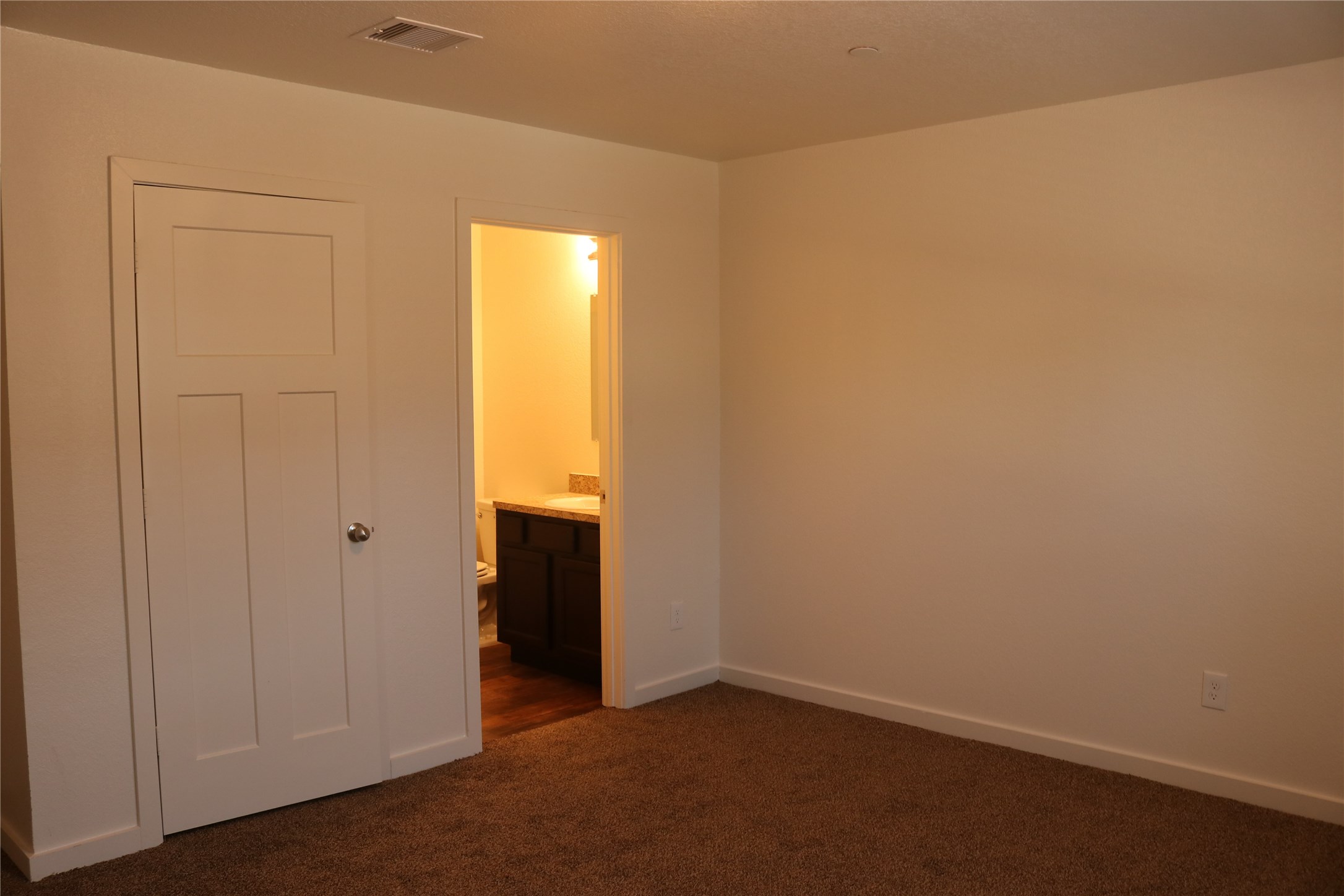 10535 Mills Road, Unit 9B Houston, TX 77070 - Photo 16 of 48 an empty room with closet area