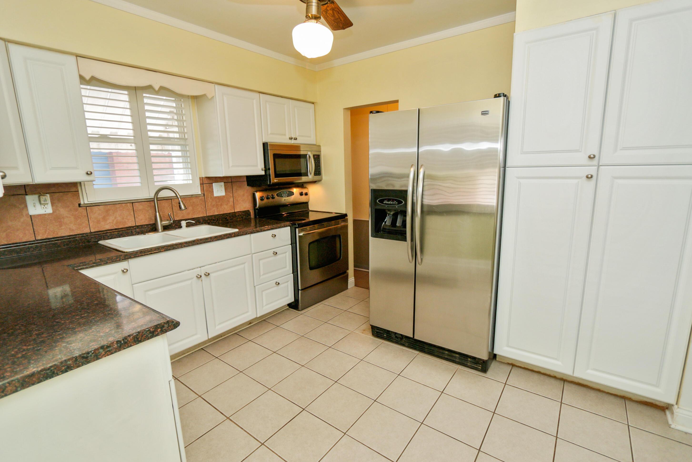 148 Demorest Road Columbus, OH 43204 - Photo 12 of 44 148 Demorest Ave-10
