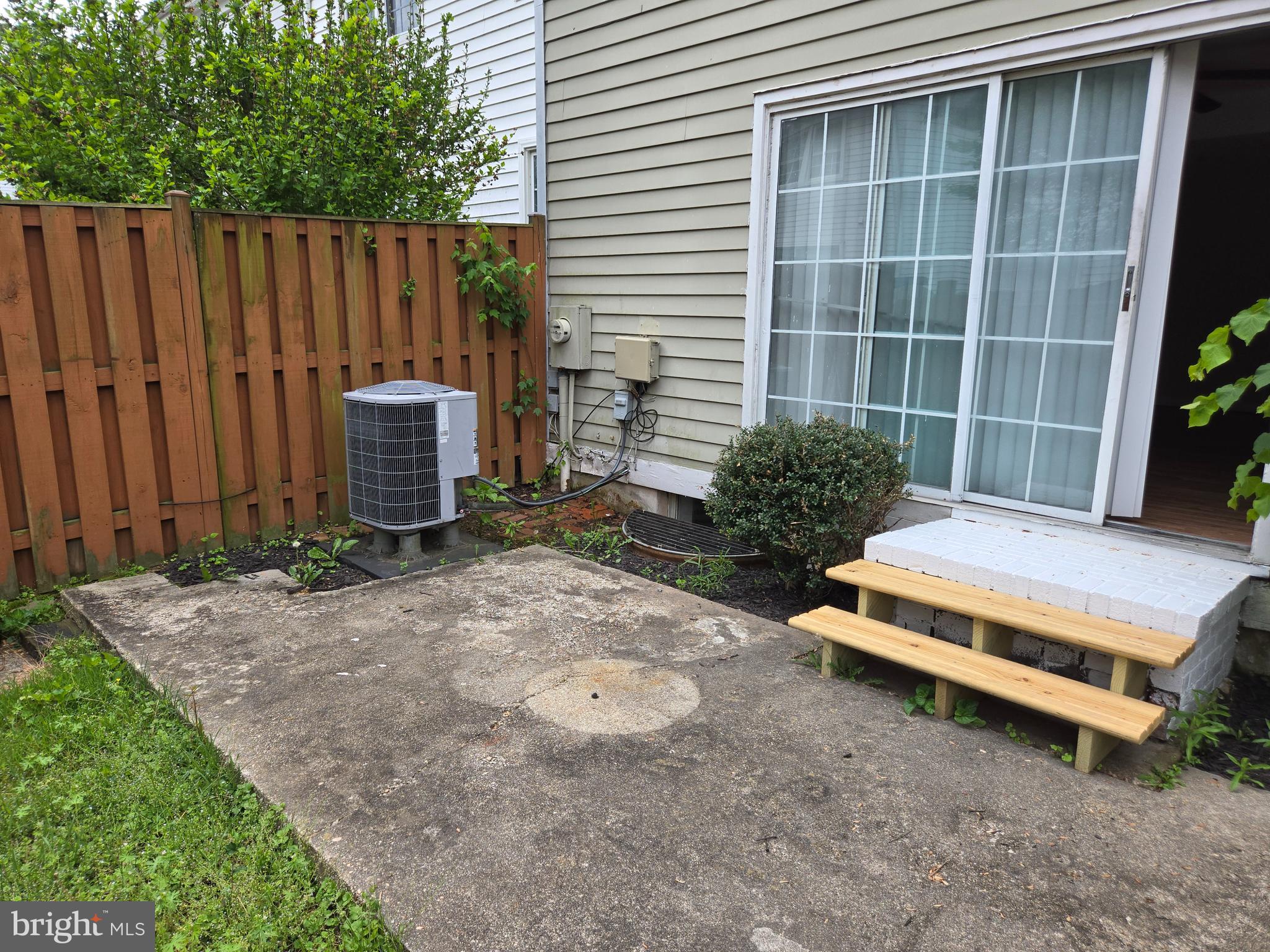 1850 Aberdeen Circle Crofton, MD 21114 - Photo 23 of 26 a backyard of a house with potted plants and wooden fence