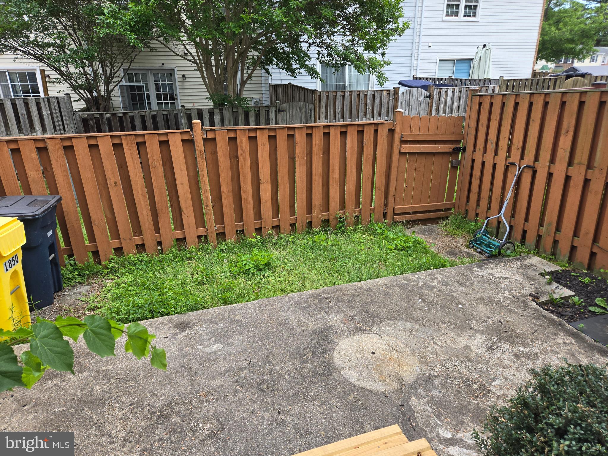 1850 Aberdeen Circle Crofton, MD 21114 - Photo 24 of 26 a view of a backyard with pathway