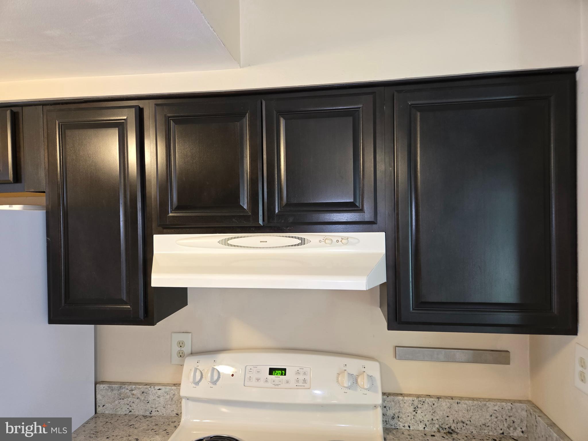 1850 Aberdeen Circle Crofton, MD 21114 - Photo 3 of 26 a close view of utility room