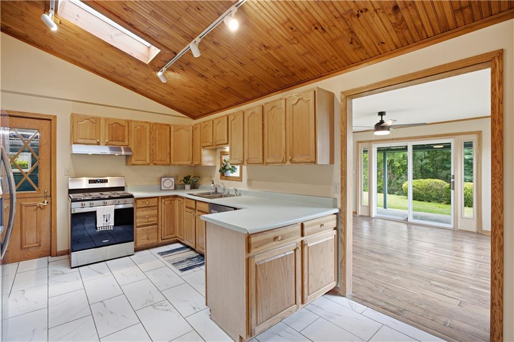 1284 Walnut Street Monaca, PA 15061 - Photo 7 of 35 Gallery Image 7