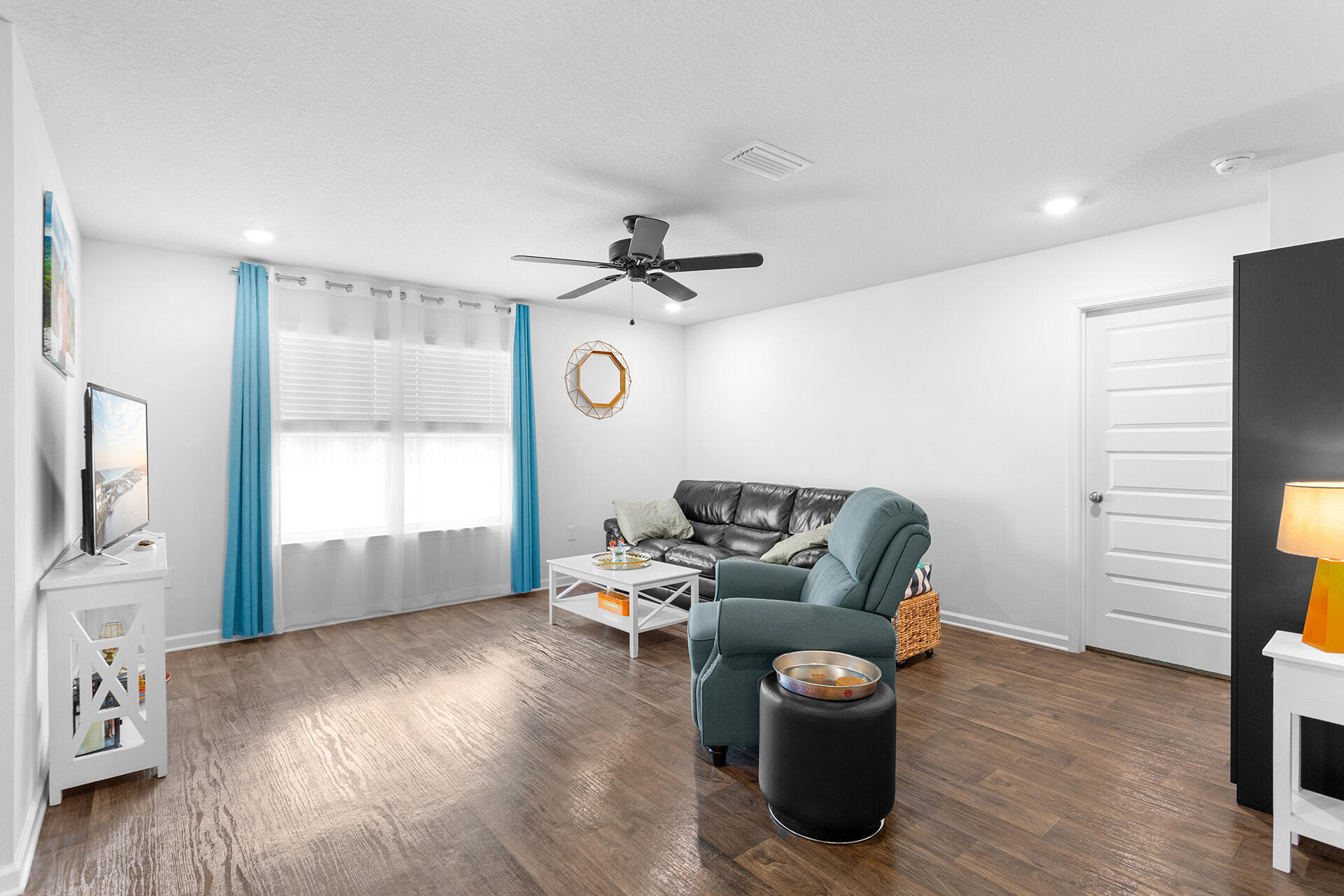 486 Earl Godwin Road Freeport, FL 32439 - Photo 11 of 24 Earl Godwin living
