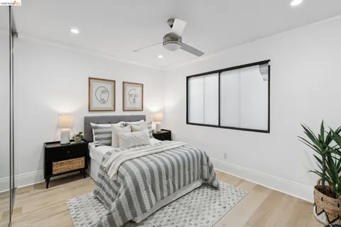 $289,000 | 7 Embarcadero, Unit 204, Oakland, CA 94607