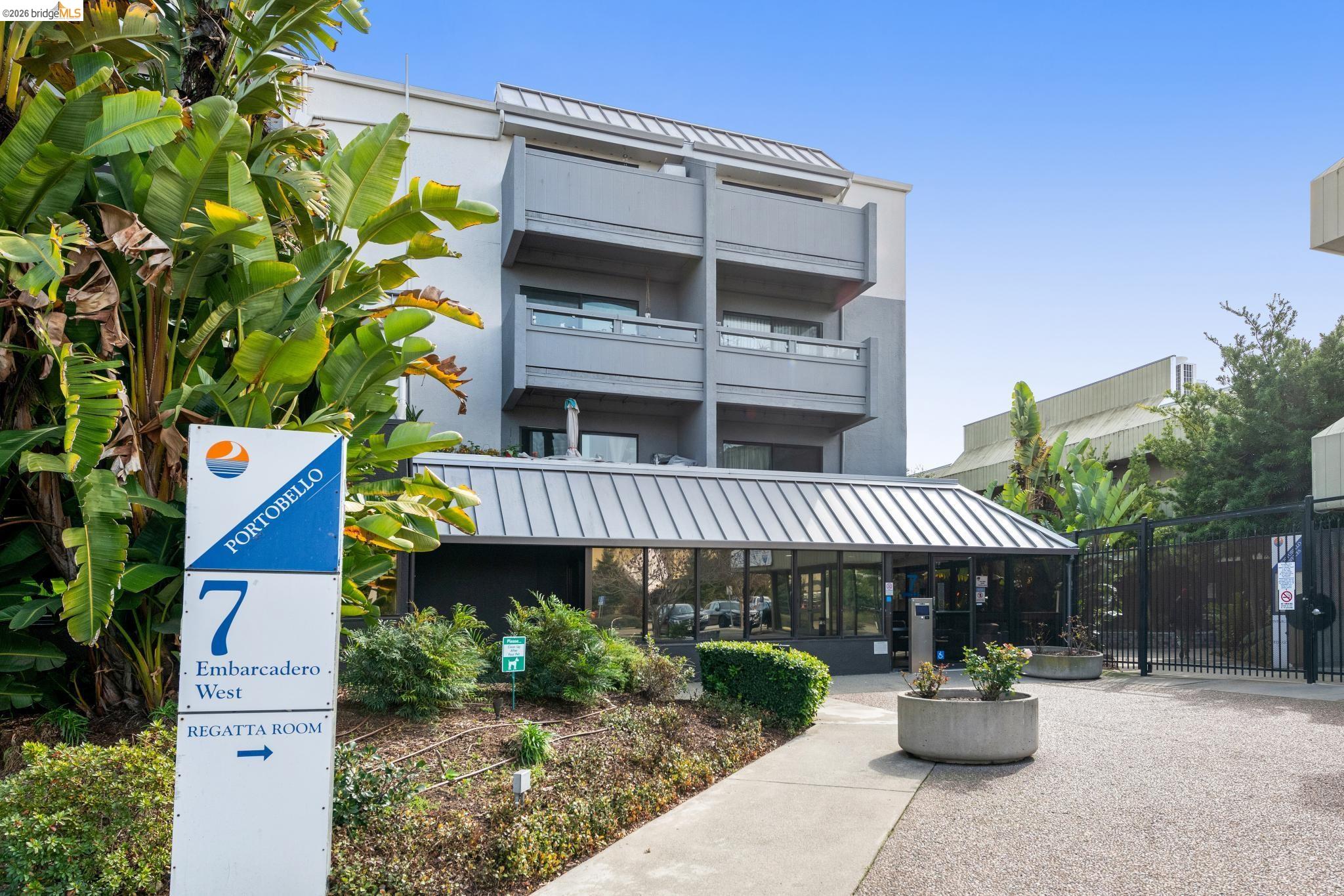 7 Embarcadero, Unit 204 Oakland, CA 94607 - Photo 19 of 27 View of apartment building / complex