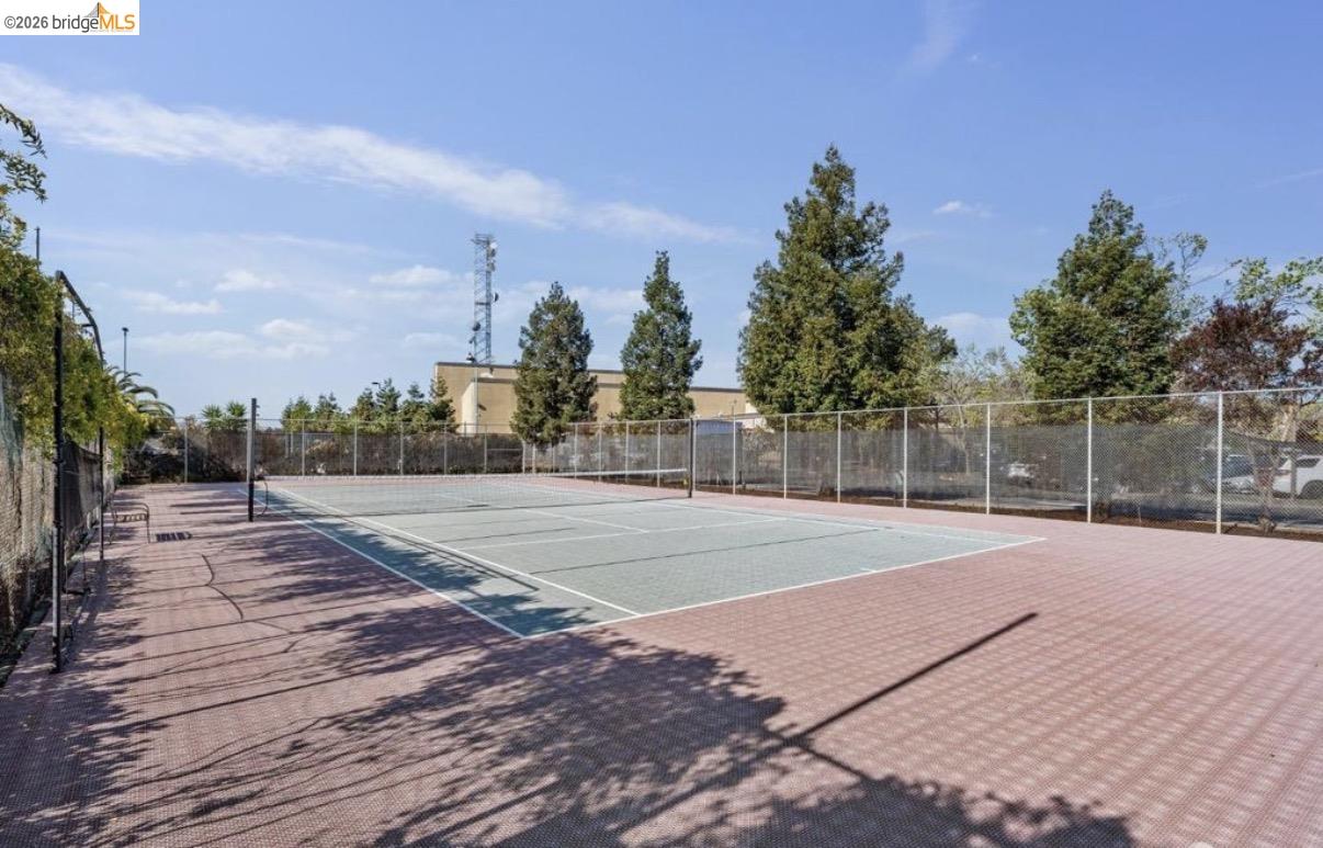 7 Embarcadero, Unit 204 Oakland, CA 94607 - Photo 25 of 27 View of tennis court