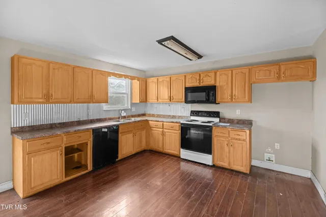 $108,000 | 1930 West Robbins Road, Robbins, TN 37852