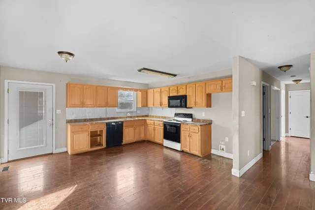 $108,000 | 1930 West Robbins Road, Robbins, TN 37852