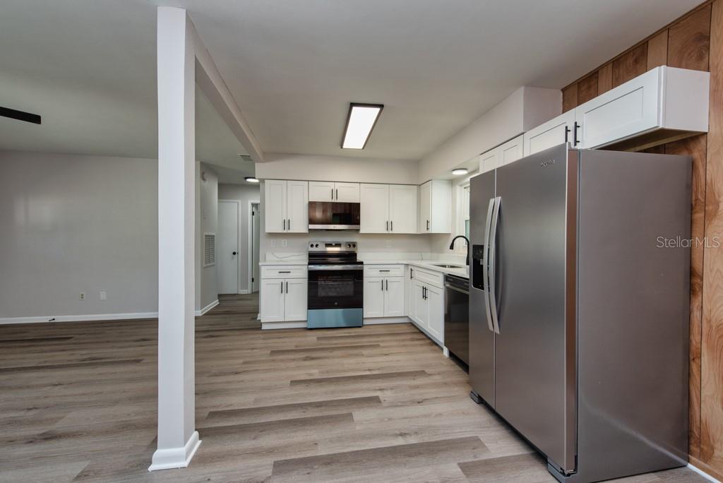 917 18th Street Southwest Largo, FL 33770 - Photo 11 of 41