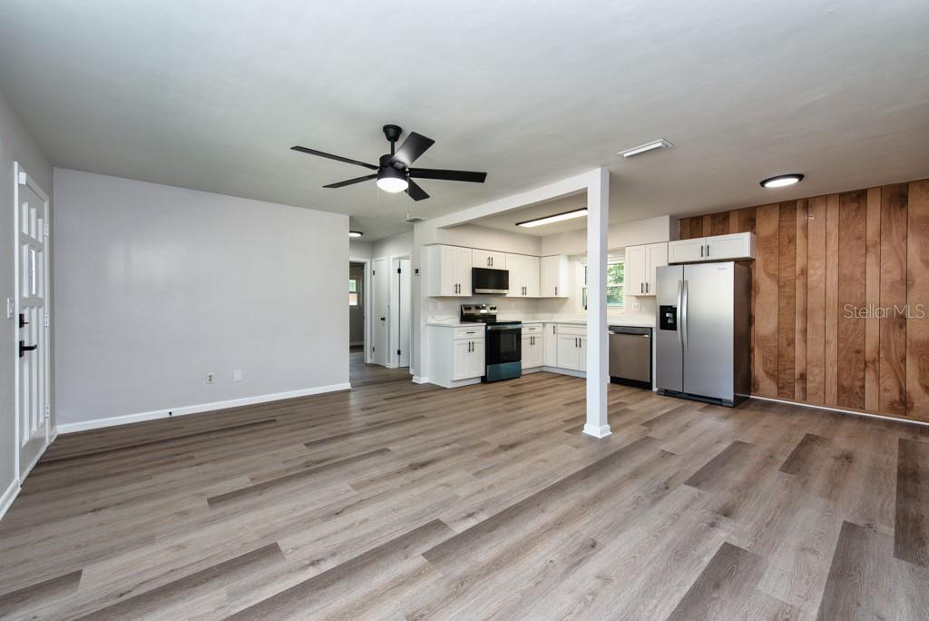 917 18th Street Southwest Largo, FL 33770 - Photo 4 of 41