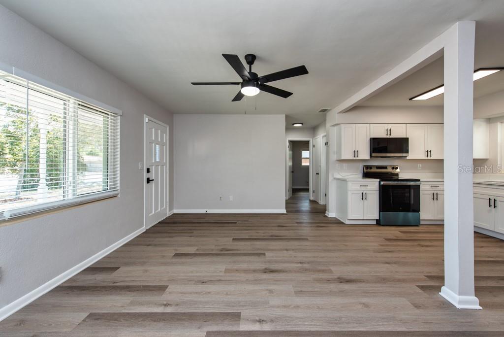 917 18th Street Southwest Largo, FL 33770 - Photo 5 of 41