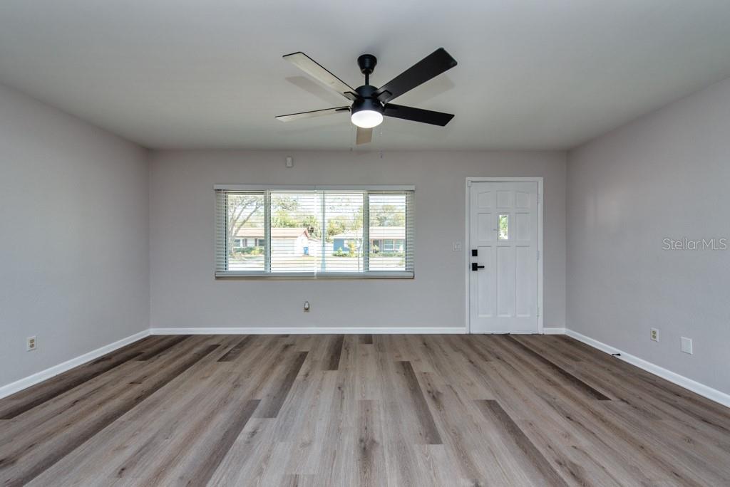 917 18th Street Southwest Largo, FL 33770 - Photo 6 of 41