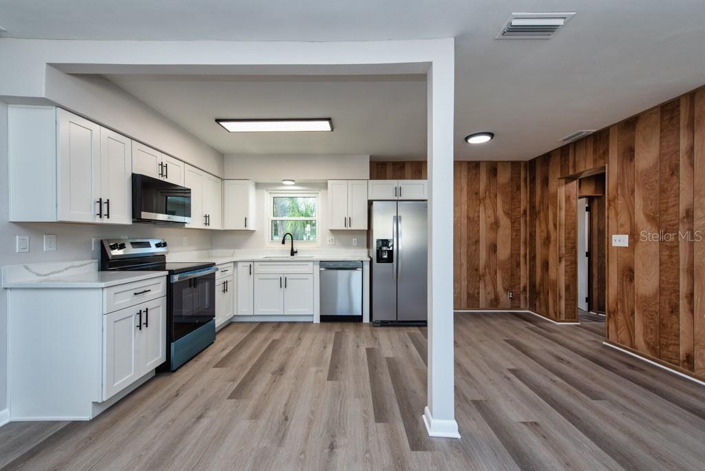 917 18th Street Southwest Largo, FL 33770 - Photo 7 of 41