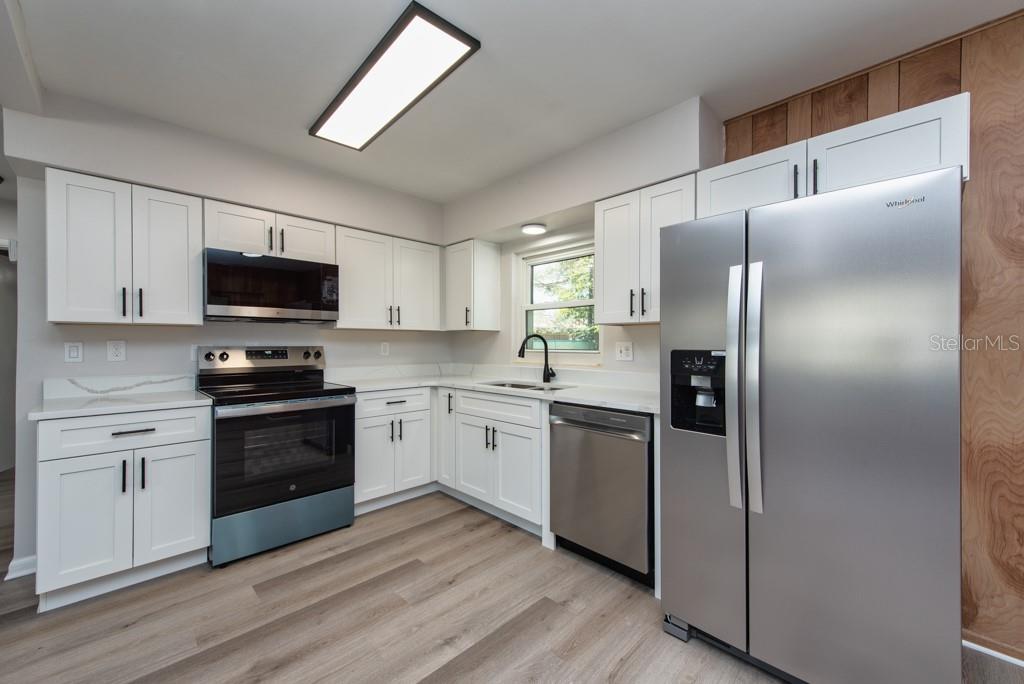 917 18th Street Southwest Largo, FL 33770 - Photo 9 of 41