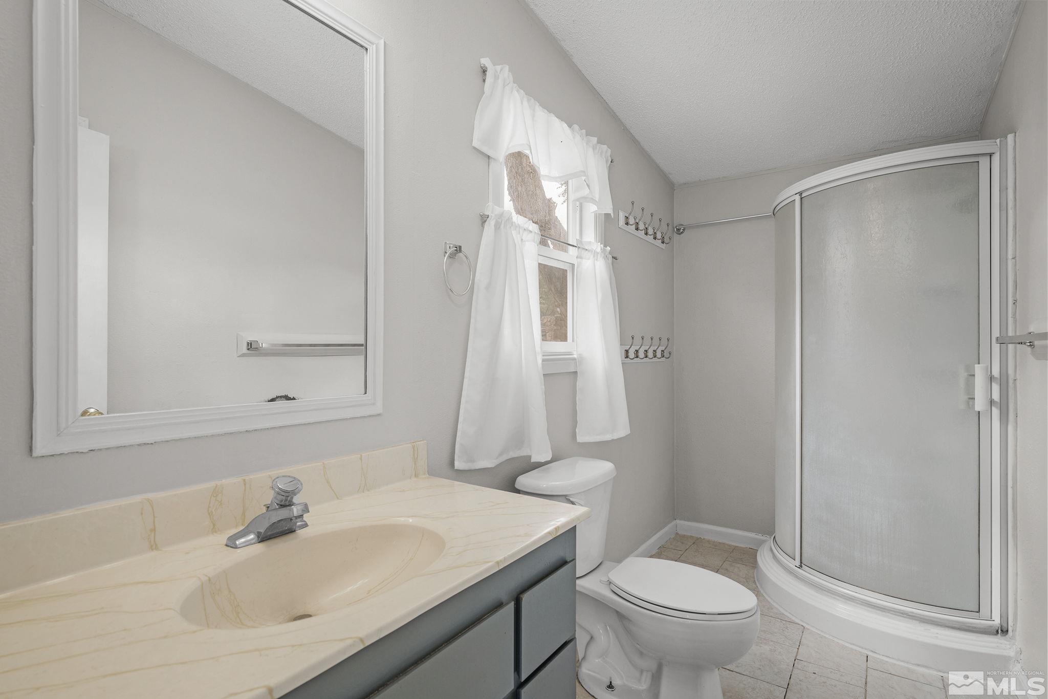 1815 Collins Circle Reno, NV 89506 - Photo 20 of 40 a bathroom with a sink toilet and shower