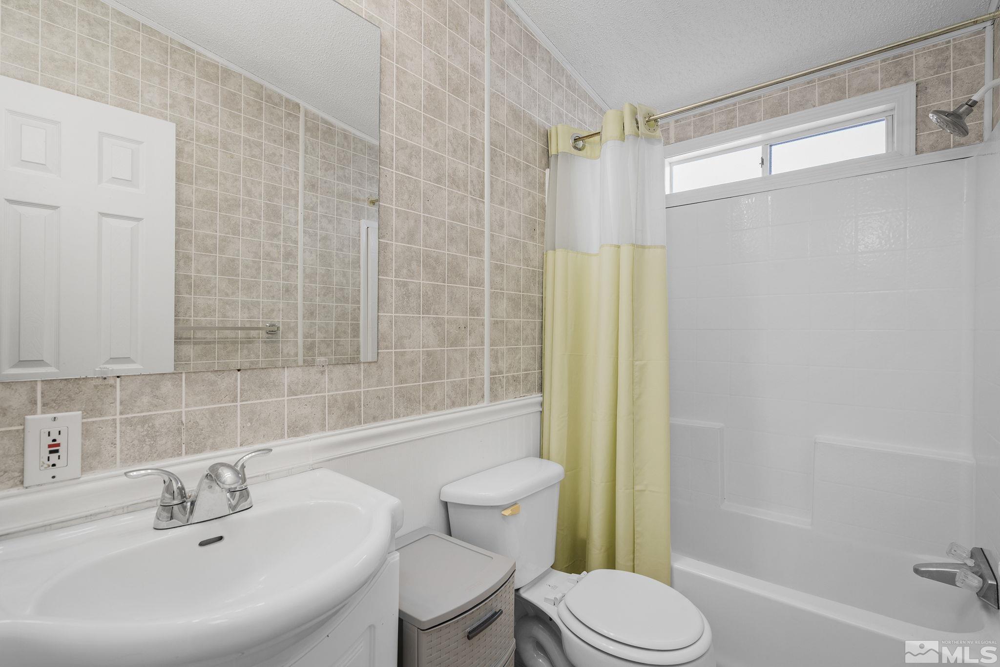 1815 Collins Circle Reno, NV 89506 - Photo 23 of 40 a bathroom with a sink toilet and shower
