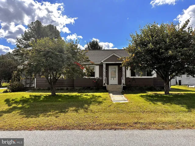 a view of a house with swimming pool and a yard
