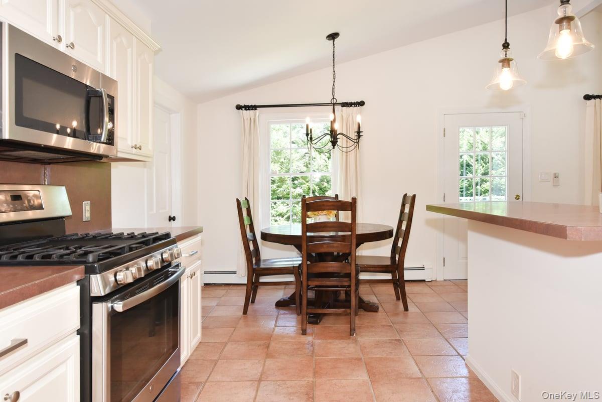 162 Elton Road Garden City, NY 11530 - Photo 12 of 29 Gallery Image 12