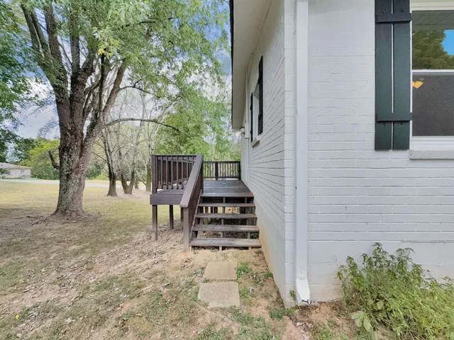 a view of a bench in the backyard