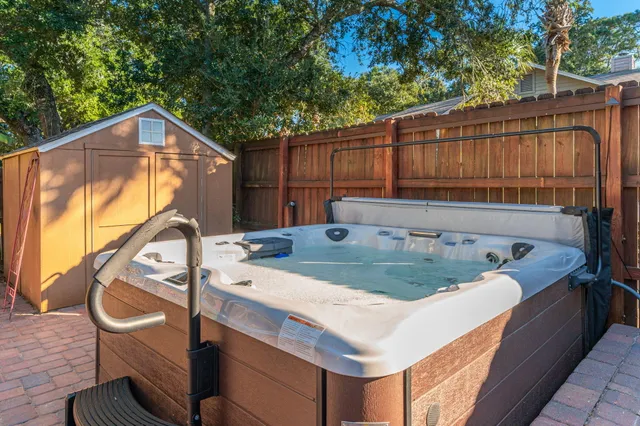 $814,900 | 16 Plantation Oaks, Mary Esther, FL 32569