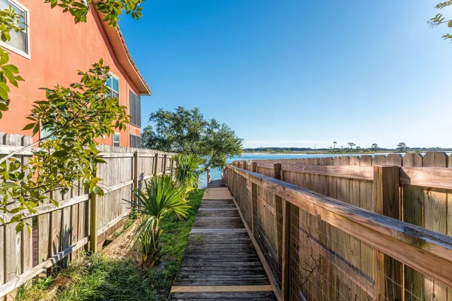 $814,900 | 16 Plantation Oaks, Mary Esther, FL 32569