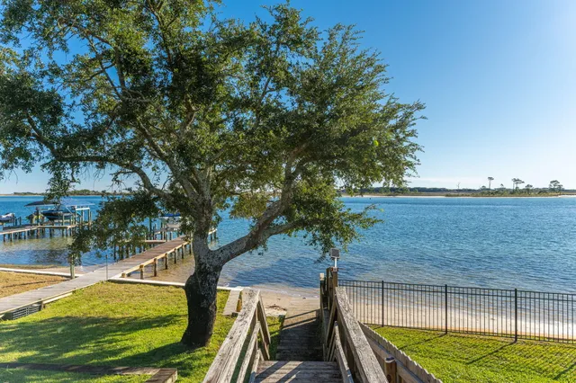 $814,900 | 16 Plantation Oaks, Mary Esther, FL 32569