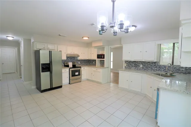 $2,200 | 2705 Wilmington Drive, Dickinson, TX 77539