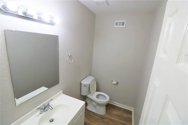 $2,200 | 2705 Wilmington Drive, Dickinson, TX 77539