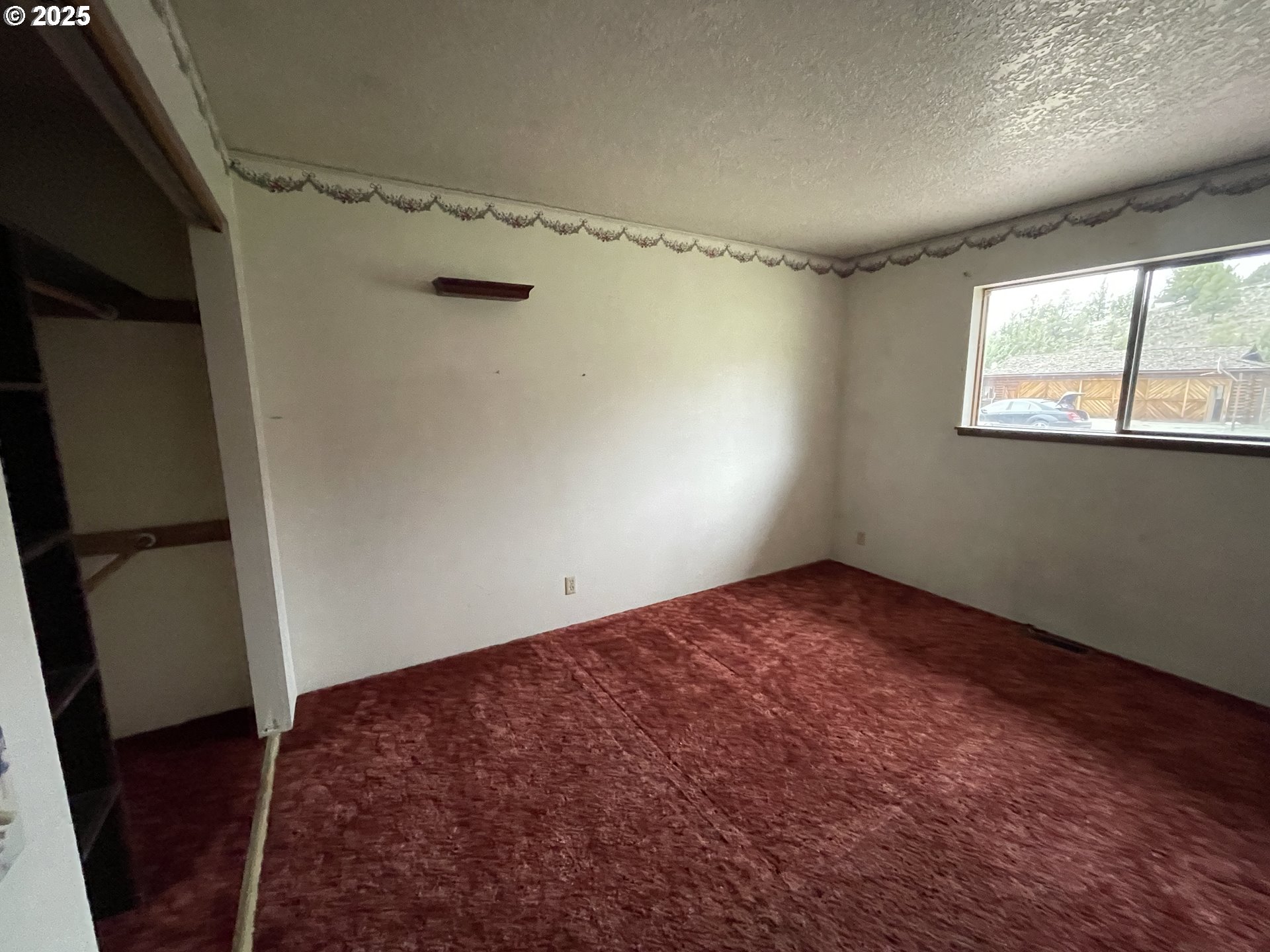801 Ferguson Road John Day, OR 97845 - Photo 20 of 43 a view of empty room with window