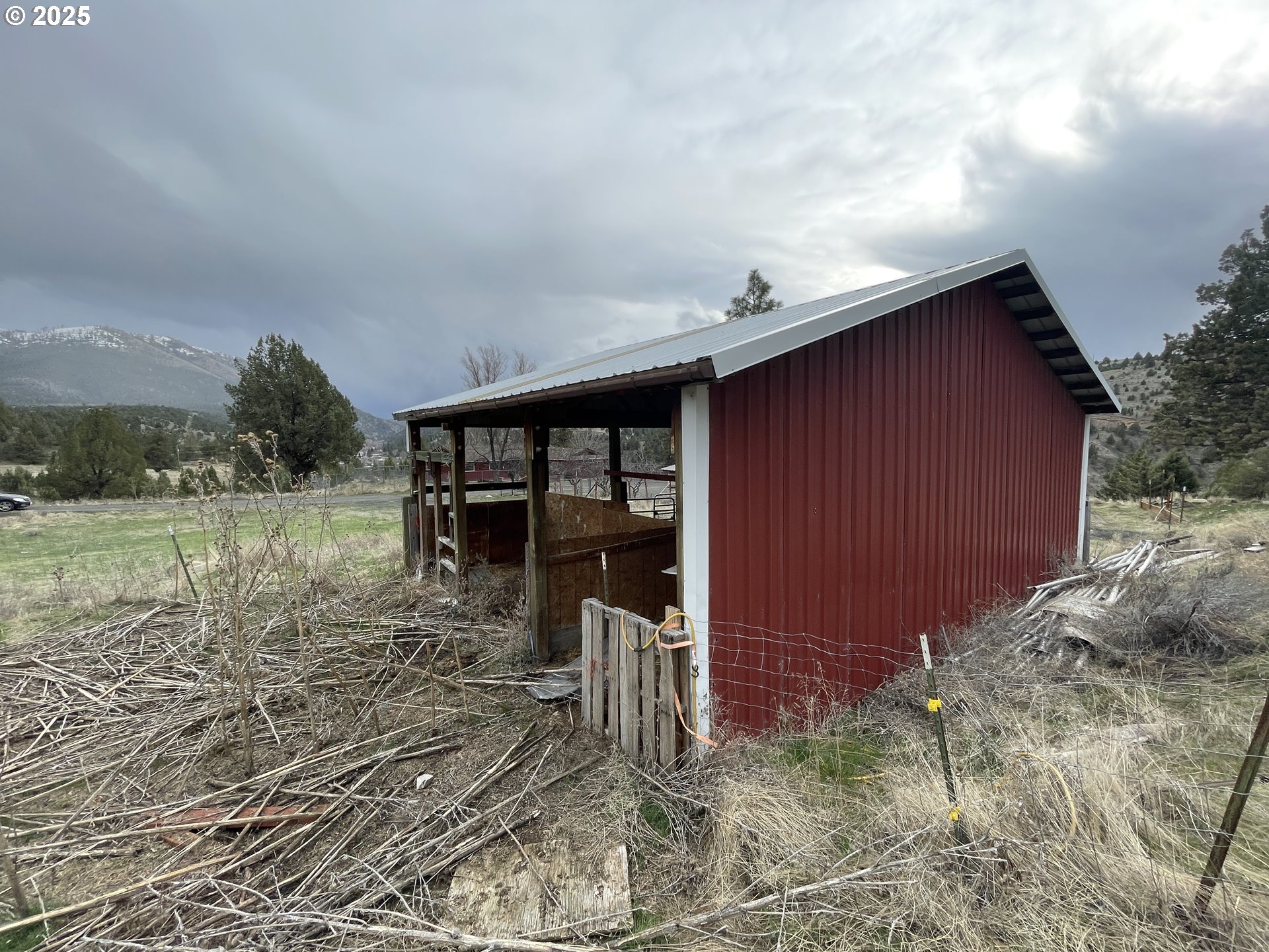 801 Ferguson Road John Day, OR 97845 - Photo 36 of 43 a front view of a house with garden