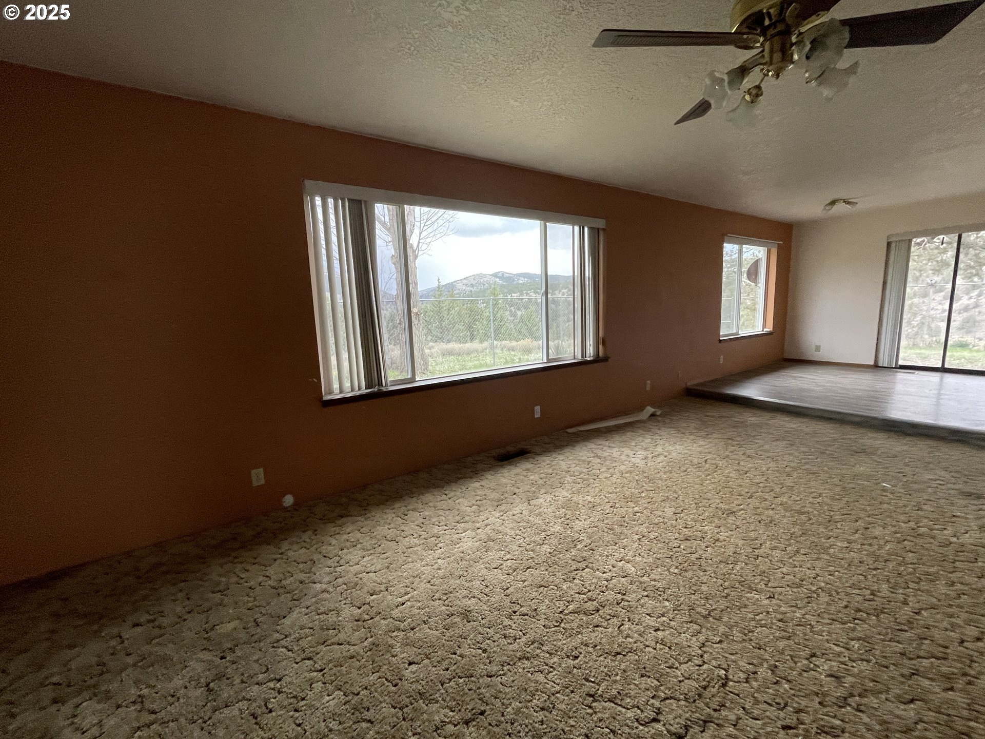 801 Ferguson Road John Day, OR 97845 - Photo 6 of 43 an empty room with a empty space and windows