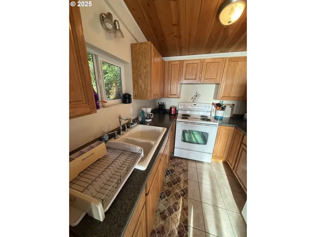 $450,000 | 70834 Devore Arm Road, Lakeside, OR 97449