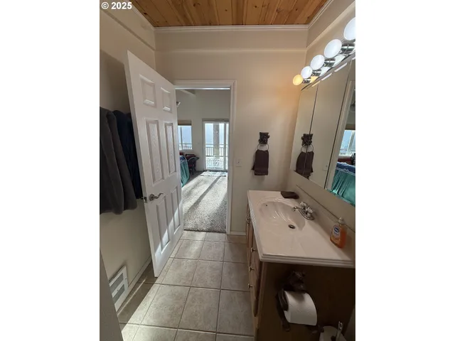 $450,000 | 70834 Devore Arm Road, Lakeside, OR 97449